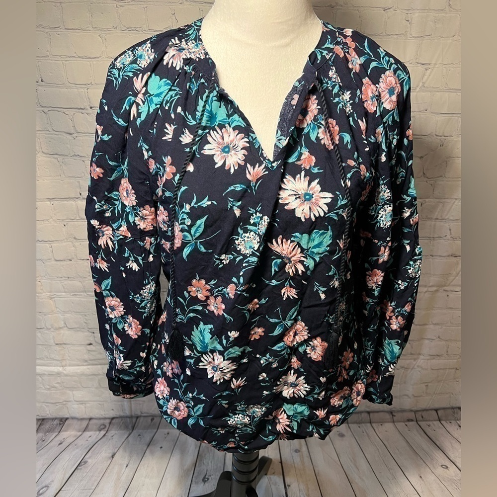 🌺 3/$15 Basic Edition Women’s Navy Floral Blouse NWOT